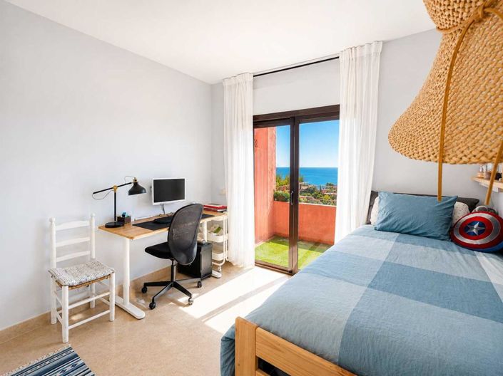 Image No.40-3 Bed Property for sale
