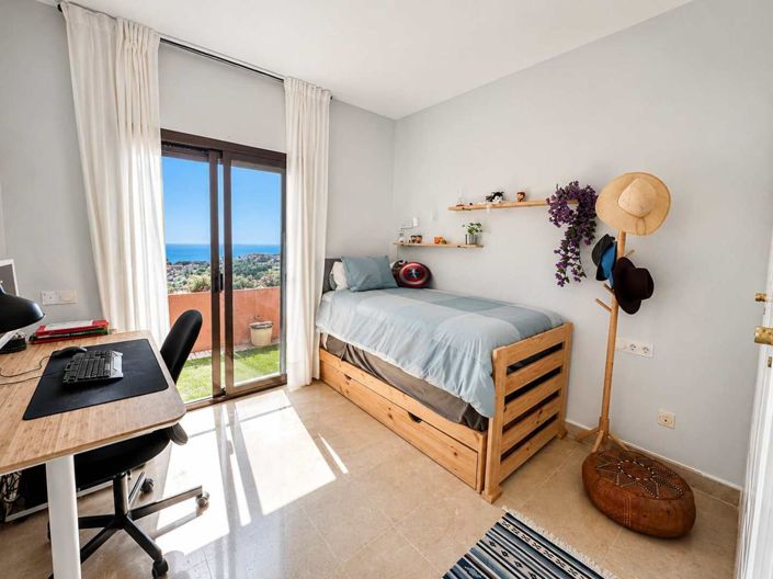 Image No.41-3 Bed Property for sale