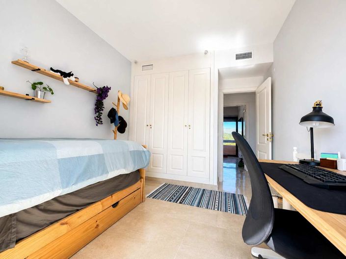 Image No.42-3 Bed Property for sale
