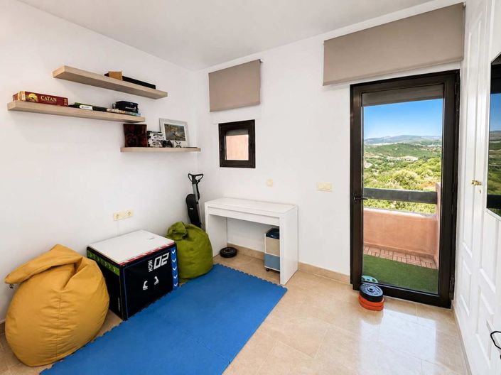 Image No.47-3 Bed Property for sale