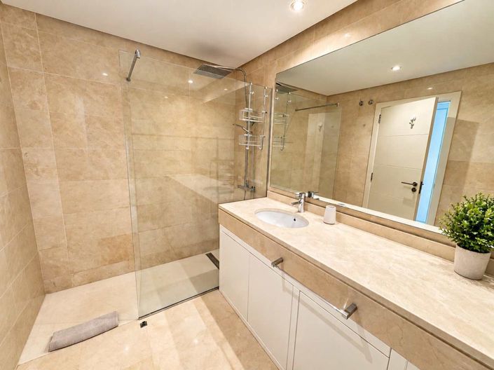Image No.32-2 Bed Property for sale