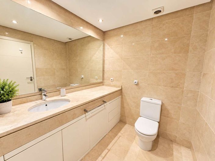 Image No.33-2 Bed Property for sale