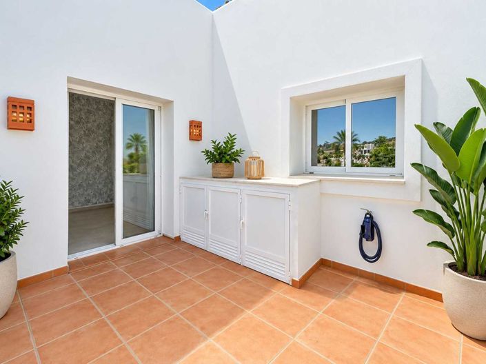 Image No.49-2 Bed Property for sale