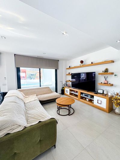 Image No.14-3 Bed Property for sale