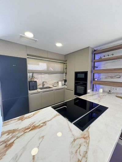 Image No.19-3 Bed Property for sale