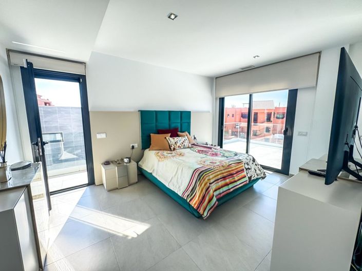 Image No.23-3 Bed Property for sale
