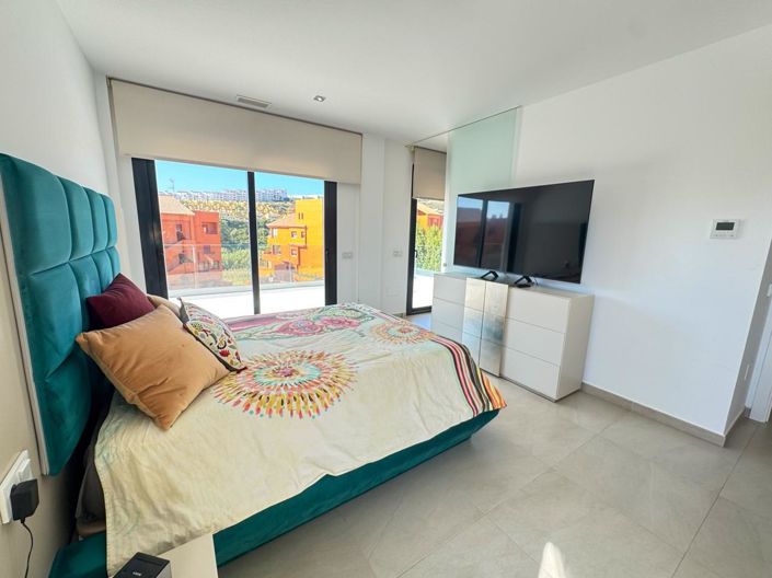 Image No.24-3 Bed Property for sale