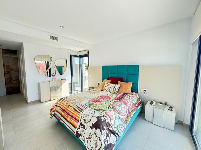 Image No.25-3 Bed Property for sale