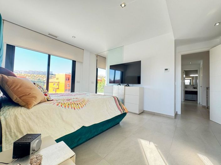 Image No.26-3 Bed Property for sale