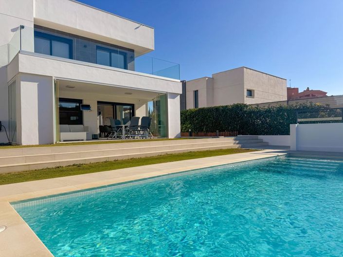 Image No.3-3 Bed Property for sale