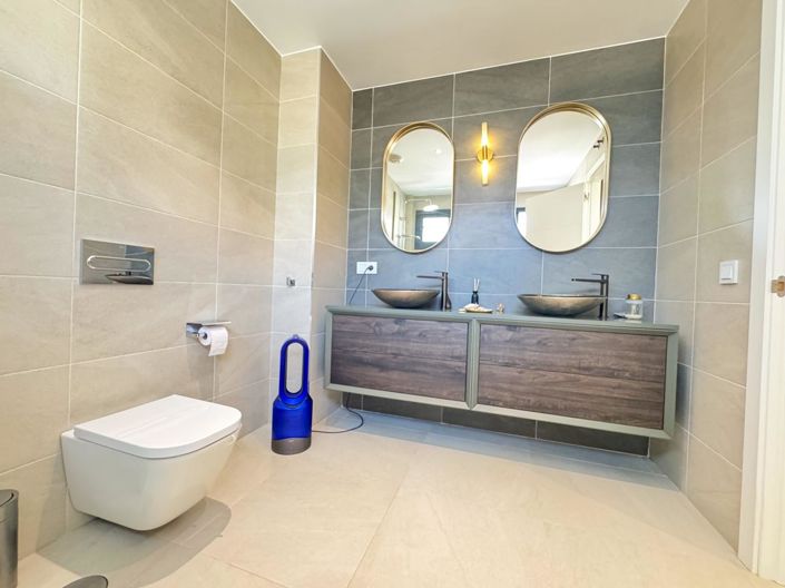 Image No.32-3 Bed Property for sale