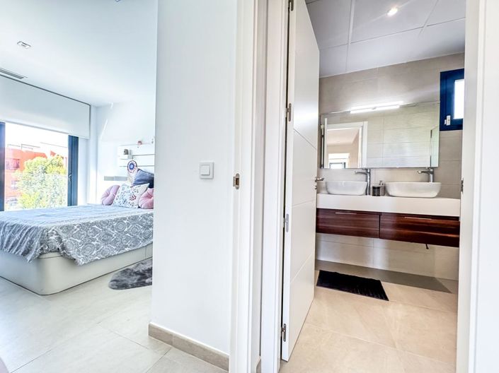 Image No.36-3 Bed Property for sale