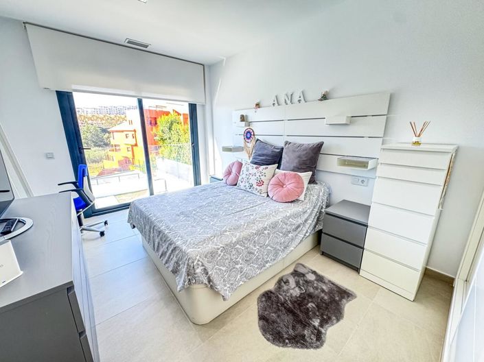 Image No.37-3 Bed Property for sale