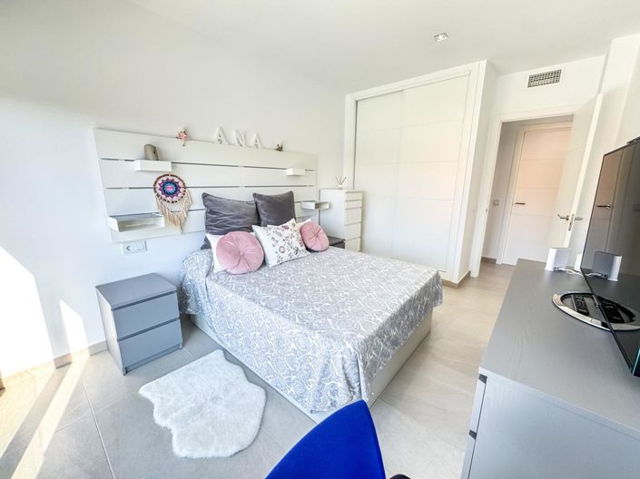 Image No.39-3 Bed Property for sale