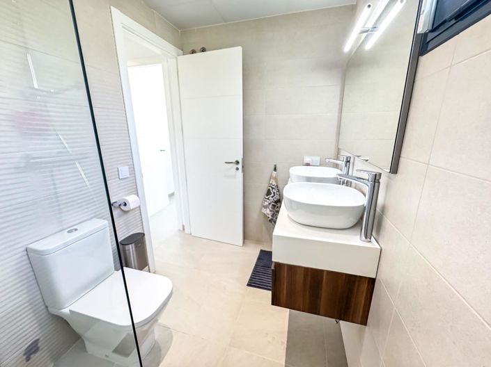 Image No.41-3 Bed Property for sale