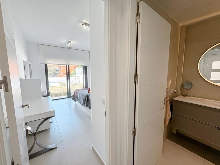 Image No.43-3 Bed Property for sale