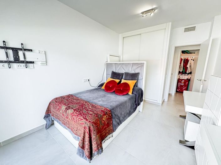 Image No.44-3 Bed Property for sale