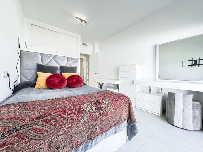 Image No.45-3 Bed Property for sale