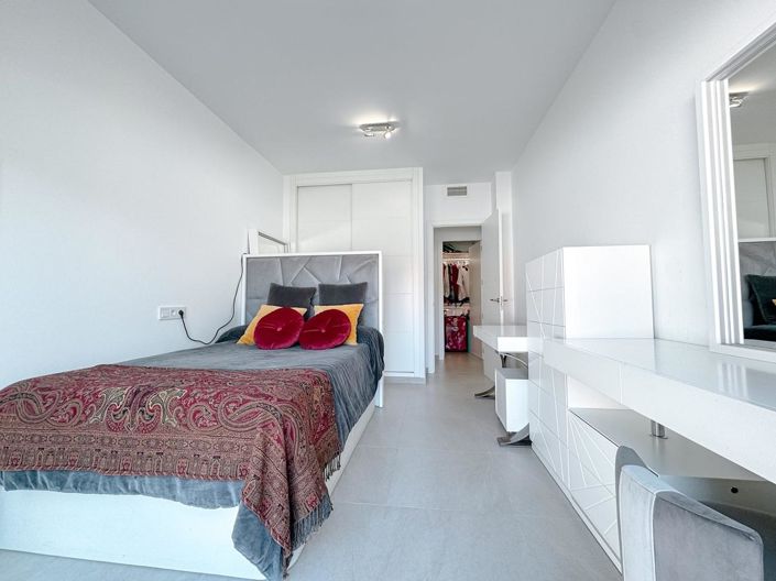 Image No.46-3 Bed Property for sale