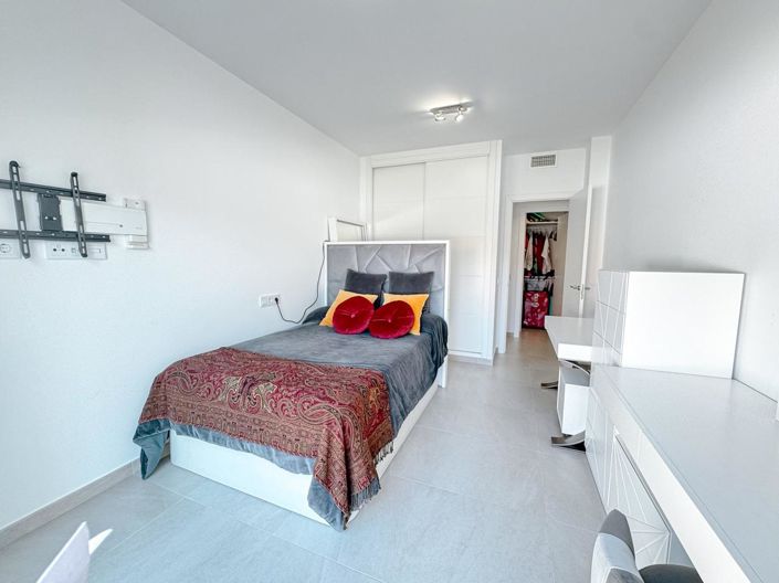 Image No.47-3 Bed Property for sale