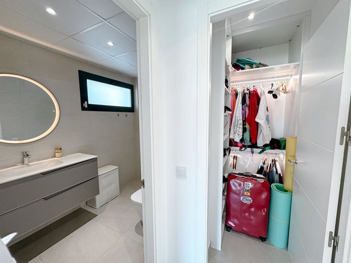 Image No.48-3 Bed Property for sale