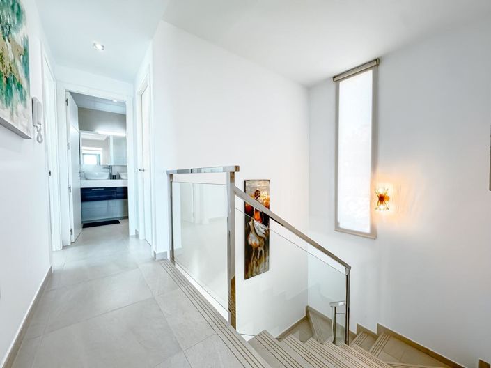 Image No.53-3 Bed Property for sale