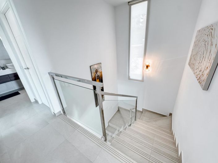 Image No.55-3 Bed Property for sale