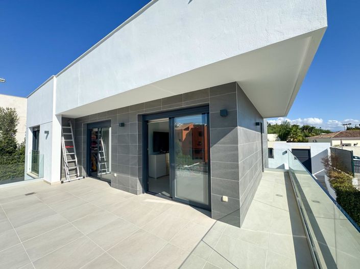 Image No.58-3 Bed Property for sale