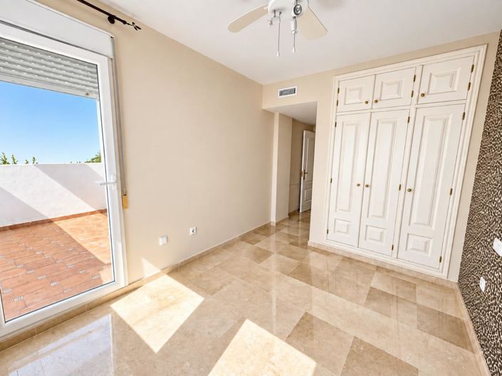 Image No.17-2 Bed Property for sale