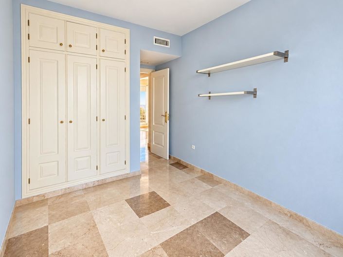 Image No.25-2 Bed Property for sale