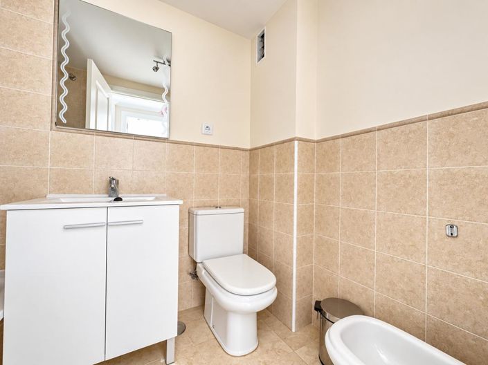 Image No.27-2 Bed Property for sale