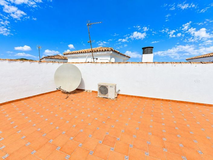 Image No.36-2 Bed Property for sale