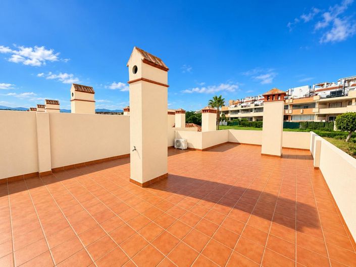 Image No.19-3 Bed Property for sale