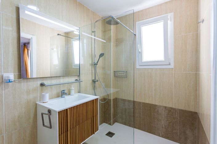 Image No.14-3 Bed Property for sale