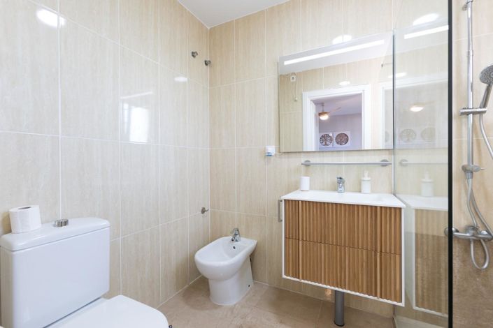 Image No.15-3 Bed Property for sale