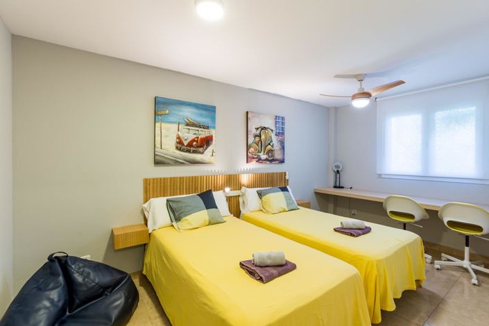 Image No.19-3 Bed Property for sale