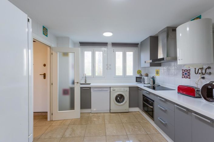Image No.23-3 Bed Property for sale