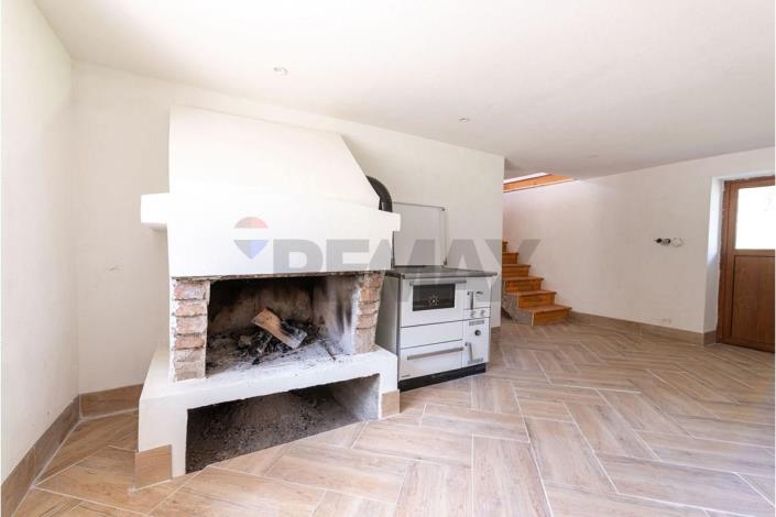 Image No.5-2 Bed Country House for sale