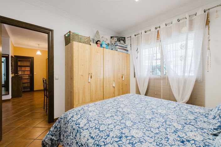 Image No.14-4 Bed Townhouse for sale
