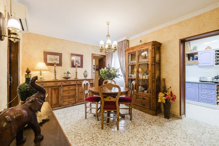 Image No.26-4 Bed Townhouse for sale