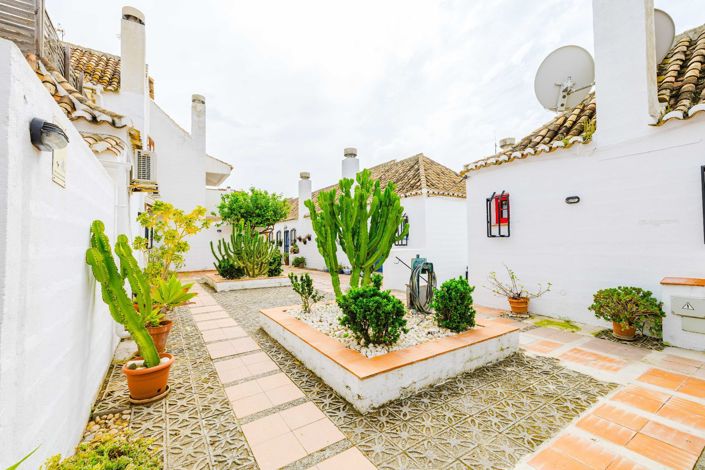 Image No.25-3 Bed Townhouse for sale