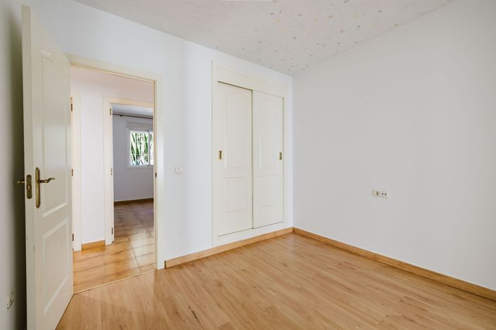 Image No.12-3 Bed Apartment for sale