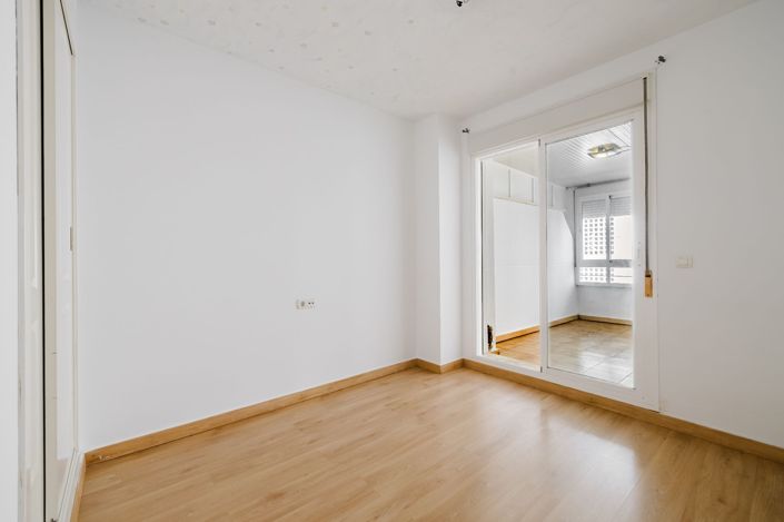 Image No.13-3 Bed Apartment for sale