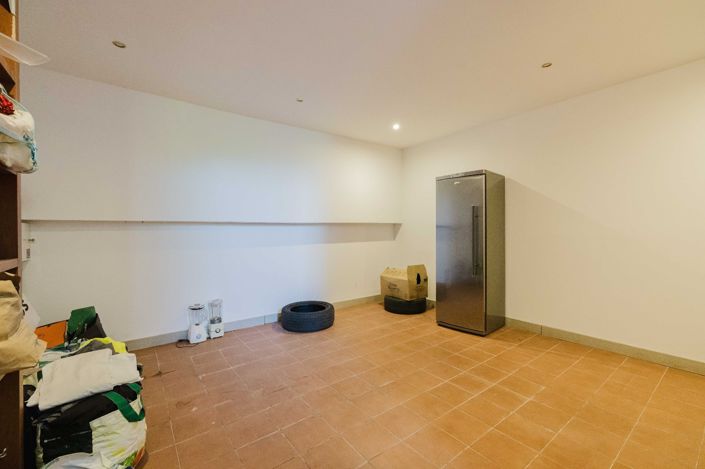 Image No.26-2 Bed Townhouse for sale