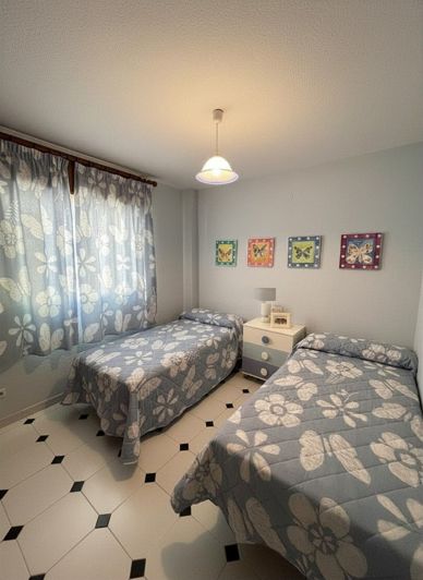 Image No.8-4 Bed Flat for sale