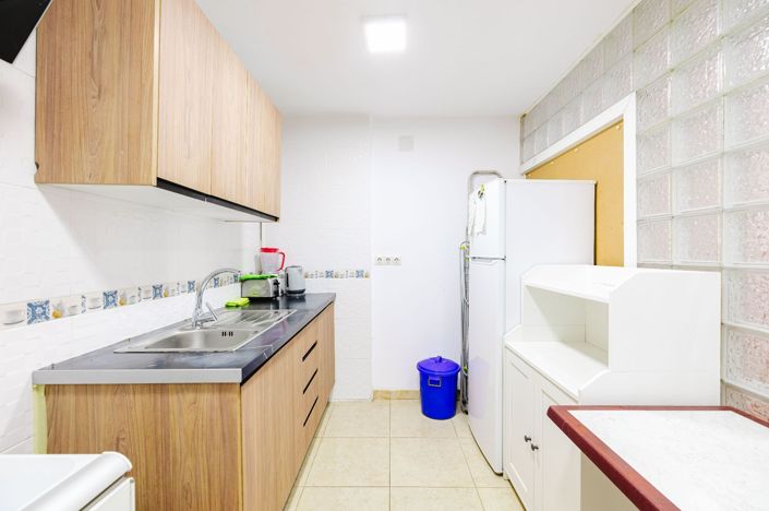 Image No.8-2 Bed Flat for sale