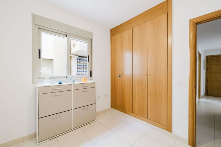Image No.19-3 Bed Flat for sale