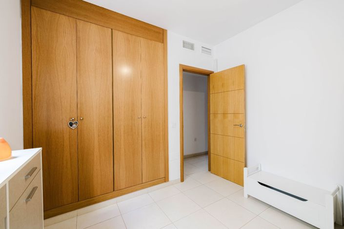 Image No.20-3 Bed Flat for sale