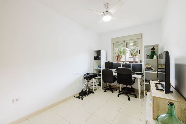 Image No.21-3 Bed Flat for sale