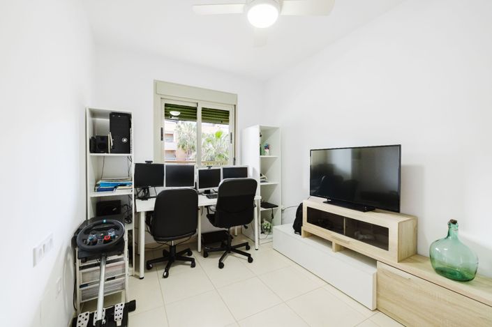 Image No.22-3 Bed Flat for sale